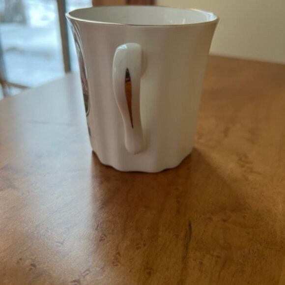 Anne of Green Gables Avonlea Traditions Fine Bone China Gold Rim Handle Mug - Picture 4 of 6